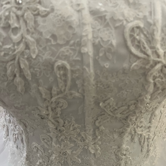 Wedding dress - Picture 5 of 12